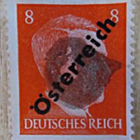Hitler geschwärzte Briefmarke 1945 mit "Österreich" Aufdruck