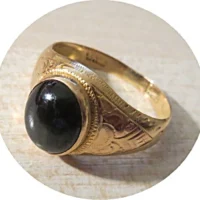 Goldring aus Thailand 23 Karat mit Onyx